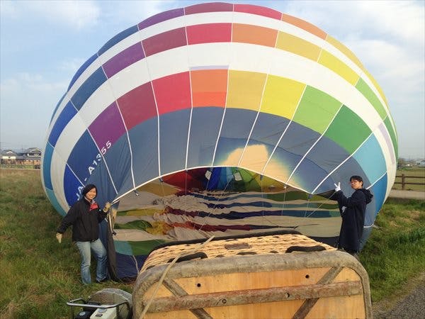 気球屋へようこそ！大きな気球で空に舞い上がりましょう。