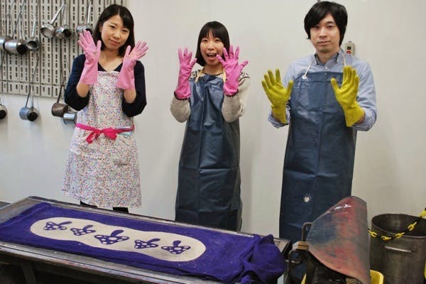 東京和晒創造館「てぬクリ工房」へようこそ。手ぬぐいの染色体験にチャレンジしませんか。