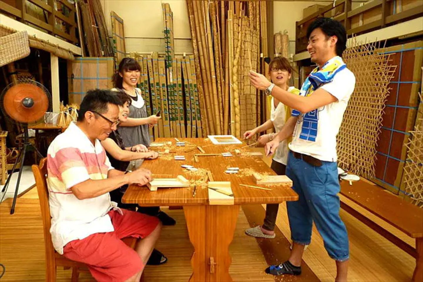 京都銘竹問屋、横山竹材店で伝統の技を体験できる箸作り体験です。