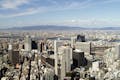 高層ビルが建ち並ぶ大阪の活気あふれる町並みをパノラマビュー！