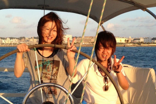 ヨットでのセーリングはいかがですか。沖縄県宜野湾のチャートハウスでぜひご体験ください。
