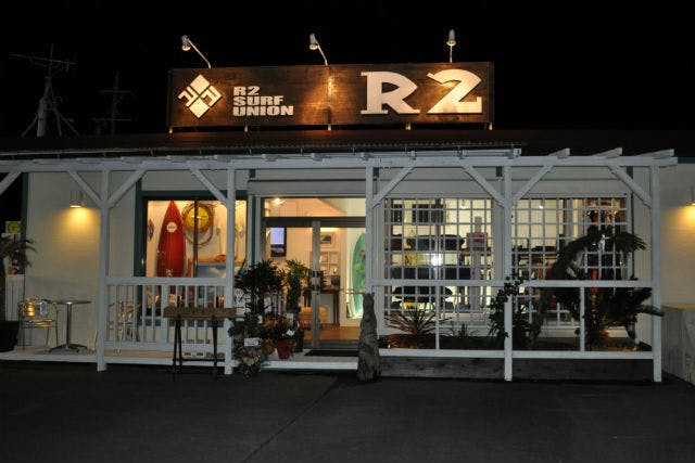 R2 SURFは、三重県・伊勢にあるサーフショップ。サーフィンスクールを開催しています。