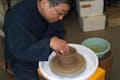 在籍する講師は、20年近く陶芸指導を行っているベテラン陶芸家です。