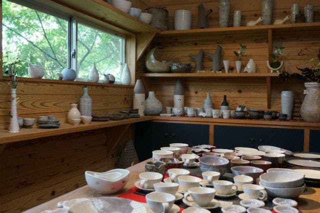 陶芸まつやまでは、コーヒーカップや茶碗などが作れる、陶芸体験教室を開催しております。
