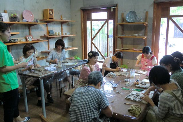 佐賀市内にある陶芸工房・八戸窯で、珍しい練り上げ技法にチャレンジしてみませんか。