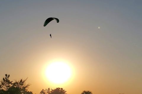 【大阪府・大阪市・パラグライダー】絶景・大阪湾を見ながら飛ぶ本格空中散歩！タンデムフライト