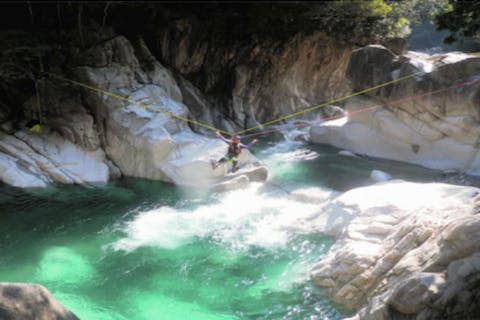 【1日・ロープキャニオニング】ロープを使って空中から沢を満喫★写真プレゼント