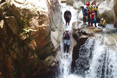 【滋賀・神埼川・キャニオニング】水と岩が美しい神埼川で、キャニオニング半日ツアー