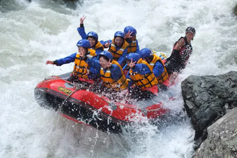 【群馬・みなかみ・ラフティング・1day】スプラッシュ！激流ラフティング1日コース（ランチ・温泉チケット付）