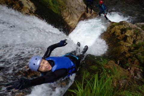 【群馬・みなかみ・キャニオニング】自然のアトラクション渓谷遊びキャニオニングツアー（半日）