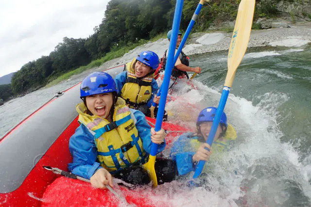 埼玉 長瀞 ラフティング 小学1年生から参加ok 景勝地 長瀞渓谷 で爽快川下り 半日 アソビュー