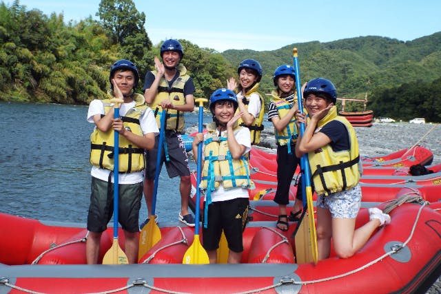 ネイチャー・ナビゲーター長瀞BASE:【埼玉・長瀞・ラフティング】小学1年生から参加OK!!景勝地「長瀞渓谷」で爽快川下り!(半日)