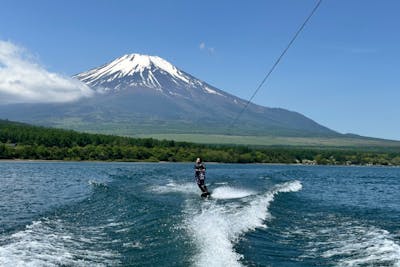 山梨県・山中湖・ウェイクボード】初めての方にぴったりな全てこみこみ