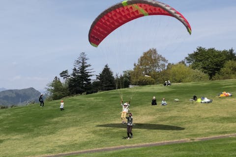 【群馬・みなかみ・パラグライダー】ふんわり、自分の力で宙を飛べる！イージー浮遊体験