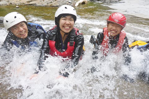 【群馬・みなかみ・半日・キャニオニング】轟々と流れる滝を遊び尽くす！みなかみでキャニオニングを体験