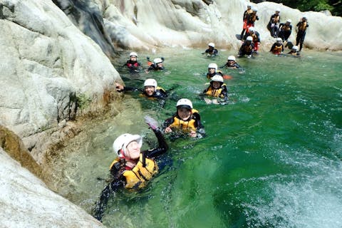 【少人数制でたっぷり遊べます！・滋賀キャニオンスイミング】登って泳いで流れを下って！沢遊びを満喫しよう！（3時間30分）