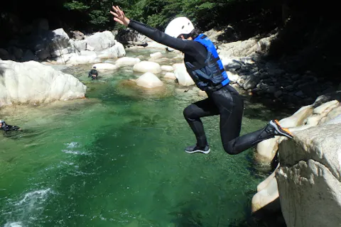 【少人数制でたっぷり遊べます！・滋賀キャニオンスイミング】登って泳いで流れを下って！沢遊びを満喫しよう！（3時間30分）