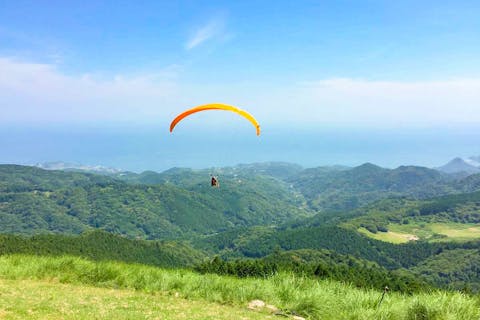 【静岡・パラグライダー】1日たっぷり空を飛んで、ストレス解消に！パラグライダー体験＆タンデムプラン（温泉チケット付）