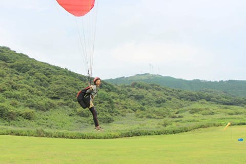【東伊豆・パラグライダー】お1人様からご家族まで！大池高原でパラグライダー体験！（温泉チケット付）