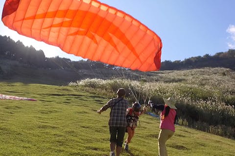 【東伊豆・パラグライダー】お得な親子パックプラン！大池高原でふんわり浮遊パラグライダー体験