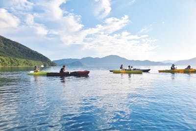 秋田・田沢湖・カヤック】視界いっぱいに広がるエメラルドブルー！田沢湖カヤックツアー｜アソビュー！