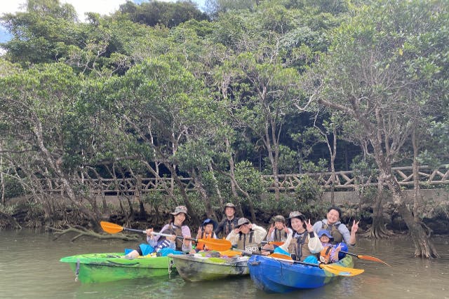 【沖縄・中部・マングローブカヤック】4名以上でお得に＼グループ割♪／アクセス抜群！ツアー画像プレゼント！比謝川マングローブカヤック