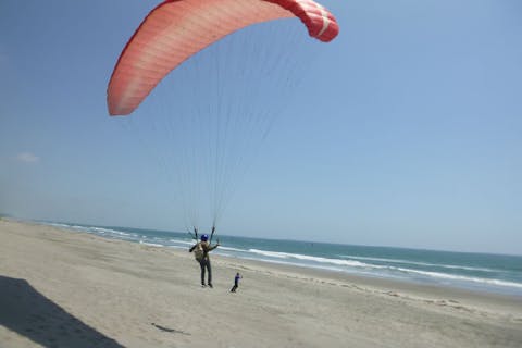 【愛知・岡崎・パラグライダー】海を見ながらふわりと飛ぼう！開放感あふれるパラグライダー体験