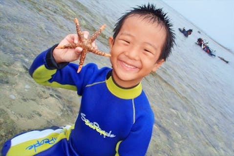 【沖縄北谷町・ファミリーシュノーケリング】美しい海で思い出作り！家族で沖縄の海に飛びこもう★餌付けサービス付き