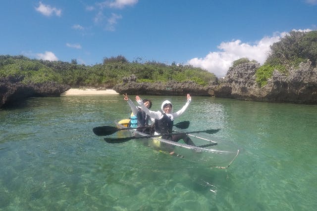 【沖縄・スケルトンカヤック】透明なカヤックで、海の中をのぞいてみよう！スケルトンカヤック体験