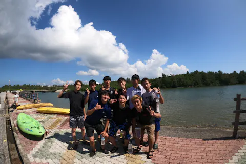 【沖縄・金武町億首川・マングローブカヤック】＜学割プラン＞沖縄本島北部　億首川開催マングローブカヤックツアー 15歳～23歳迄の学生グループ　4名以上対象