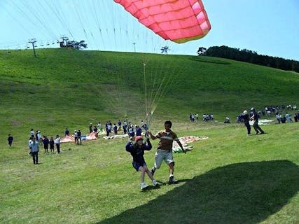 【兵庫県・神鍋高原・パラグライダー】当スクールの人気NO.1★パラグライダー体験飛行（1日）