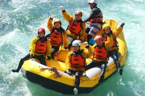 【1日ラフティングランチ付き】【グーグルレビュー800件以上評価４．９の実績】日本一の激流、徳島の吉野川小歩危コース！フレンドリーで愉快なガイドがおもてなし【カップル・女性・ファミリー】