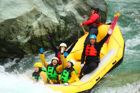 【半日ラフティング】【グーグルレビュー800件以上評価４．９の実績】日本一の激流、徳島の吉野川小歩危コース！フレンドリーで愉快なガイドがおもてなし【カップル・女性・ファミリー】