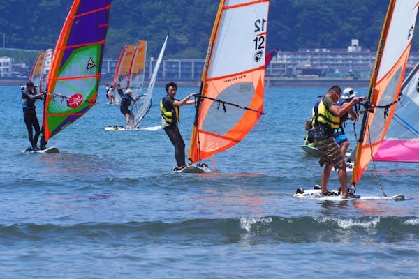 神奈川・鎌倉・ウィンドサーフィン・1日】シニアも大歓迎！潮風を背に