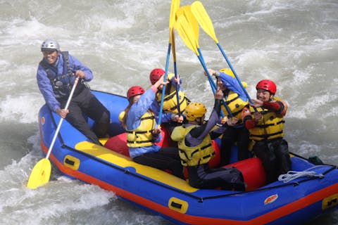 【静岡・半日】5歳から10歳のお子さま連れ専用ファミリープラン！富士川ラフティングツアー（写真サービスあり）