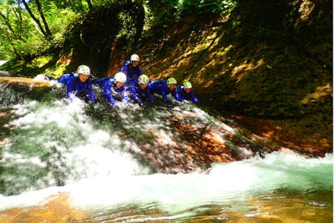 【岐阜・長良川源流・シャワークライミング】童心にかえって遊ぼう！長良川源流シャワークライミング（写真撮影付き）