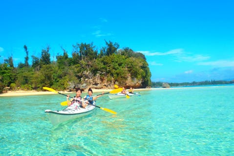 【恩納村・シーカヤック&シュノーケリング】無人島アドベンチャー★大人限定★2つの無人島巡り＆2つのポイントでシュノーケル満喫ツアー★写真データ無料★
