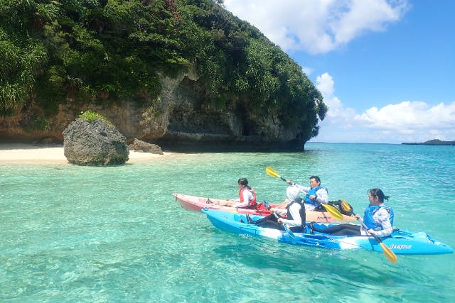 【沖縄・恩納村・シーカヤック＋シュノーケル】家族やグループにおススメ！無人島上陸！シーカヤックプラン