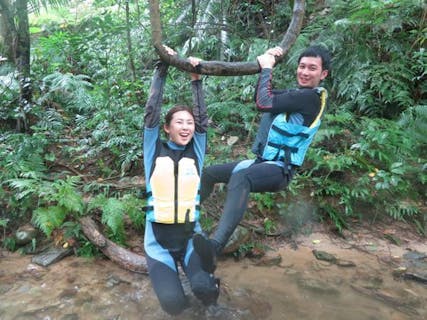 【沖縄県・リバートレッキング】ベテランガイドにお任せ！やんばるの森をトレッキング