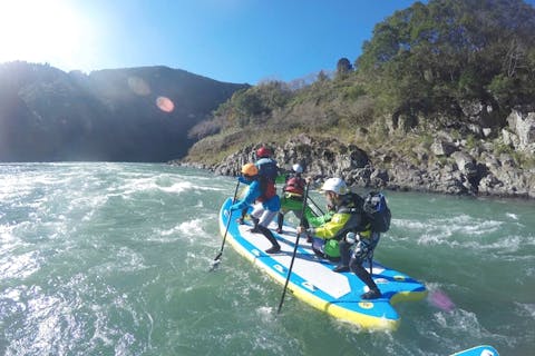 【熊本・人吉・SUP】レアな体験をしよう！モンスターSUPで激流をダウンリバー（午後コース）