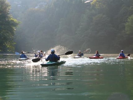 【東京・奥多摩・カヌー・カヤック】初めての人におすすめ！緑に囲まれながらゆったり楽しもう！白丸湖1日プラン（ランチ付き）