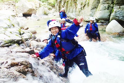 【1日・ランチつき】渓谷をたっぷり満喫★シャワークライミング＆キャニオニング体験！