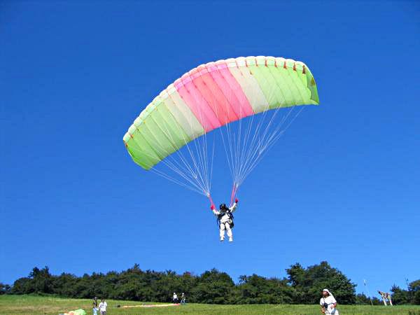 【滋賀県米原・パラグライダー・1日】心ゆくまで大空を楽しみたい！自分のペースでたっぷり遊べます
