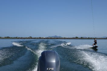 滋賀・琵琶湖・ウェイクボード（グループ向け・90分貸切）｜アソビュー！