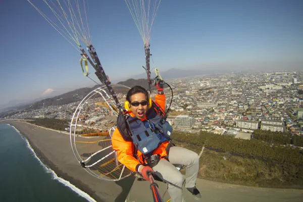 神奈川・モーターパラグライダー】アトラクション気分で空を飛ぼう！お 