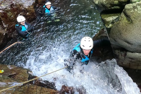 ＜1組限定貸切＞【沖縄本島・名護・やんばるの森を大冒険！】本格派の方におすすめ！キャニオニング&シャワークライミング（180分・写真&動画プレゼント）