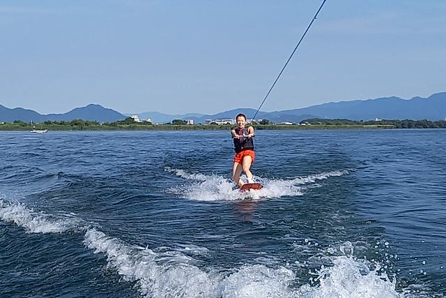 滋賀・琵琶湖・ウェイクボード】経験者の方向け！気楽に滑れるのんびり