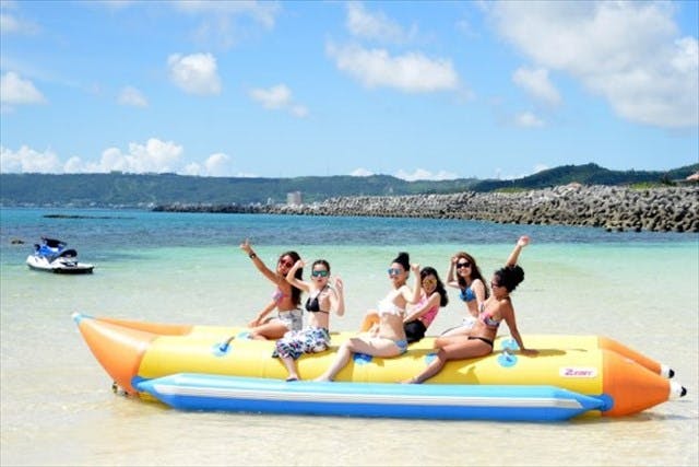 沖縄 西原きらきらビーチ バナナボート あぐーバーベキュー 平日限定プラン アソビュー