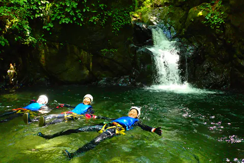 【奥多摩キャニオニング】東京近郊の秘境へ！水とあそぶ冒険旅！奥多摩キャニオニング！駅から約3分でアクセス良好◎中学生～OK♪ カップル・女性・ファミリーにもおすすめ◎