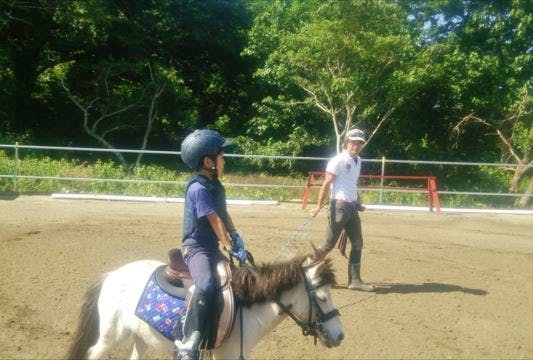 体験乗馬 初めての方もマンツーマンレッスンで丁寧に指導します